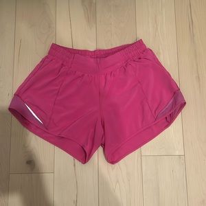 lululemon hotty hot low-rise lined short 4”